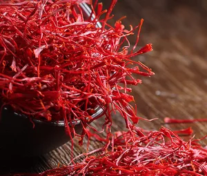 تصویر 3 از زعفران کادویی شیک مناسب هدیه‌ های خاص